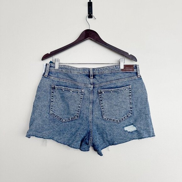 NWT Hollister High-Rise Mom Shorts 3” | Size 17 (W33) | Studded Distressed Denim - Picture 6 of 7